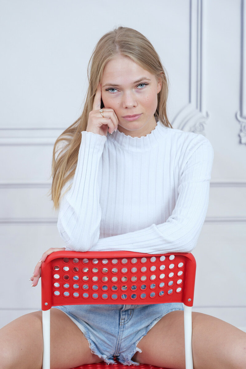 Алиса, 24